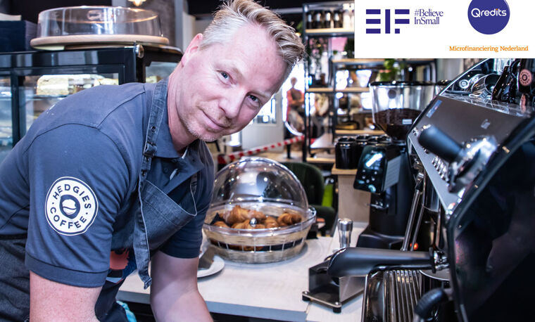 Ondernemer aan het werk in zijn eigen zaak.