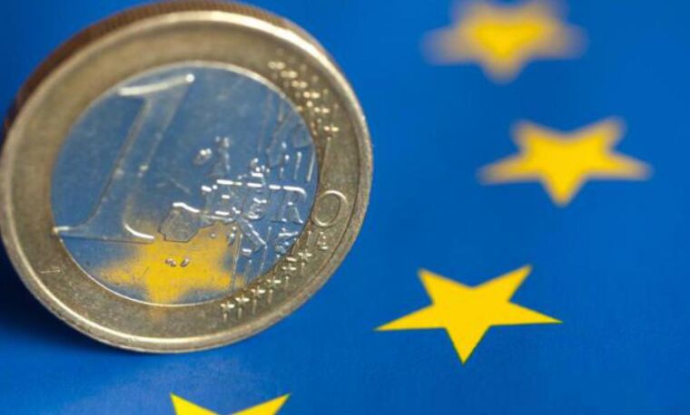 euro munt op logo EU