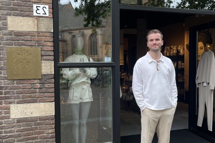 man-met-handen-in-de-zak