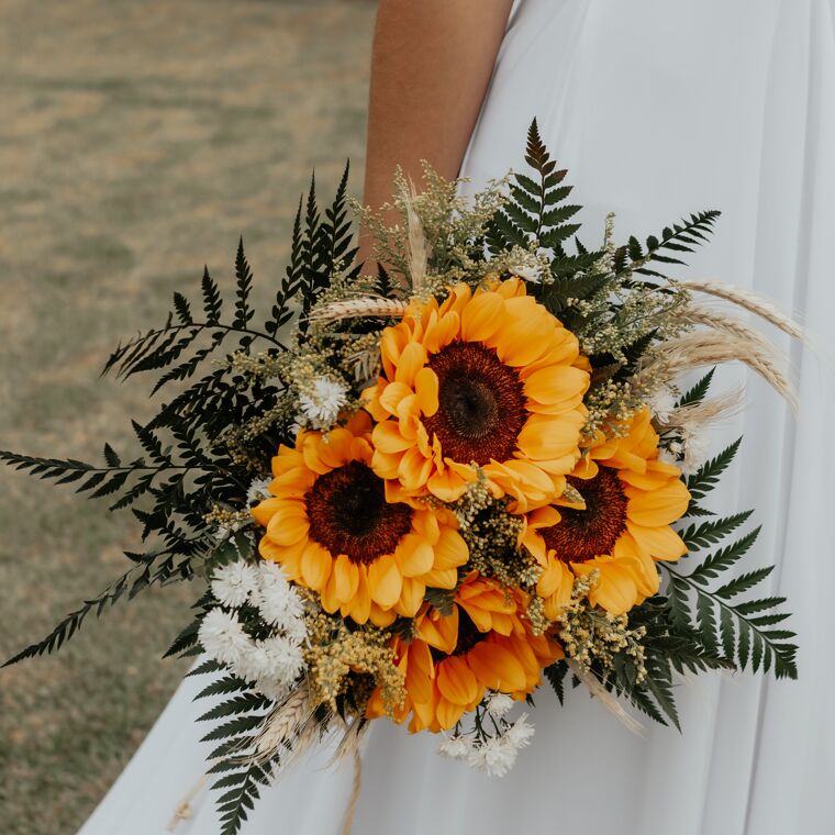 Bruid met een bos bloemen 