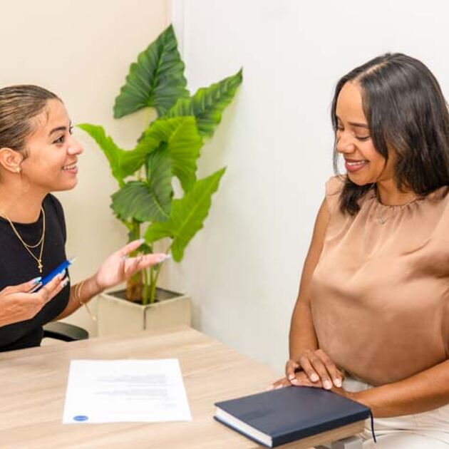 bedrijfsadviseur qredits in gesprek met ondernemer