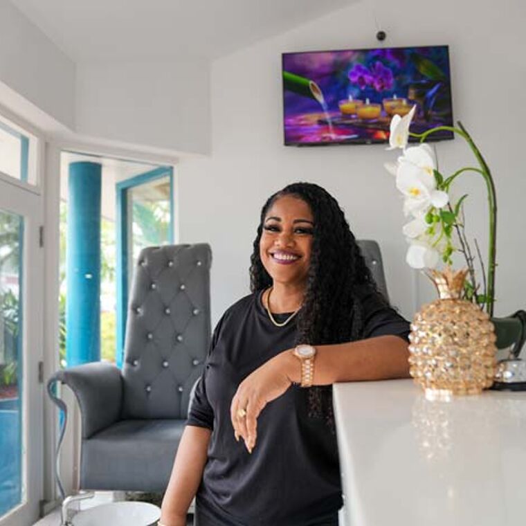 Garra lounge eigenaar in beautysalon