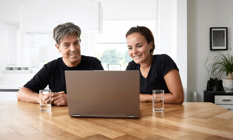 man en vrouw vragen een krediet aan van qredits.nl
