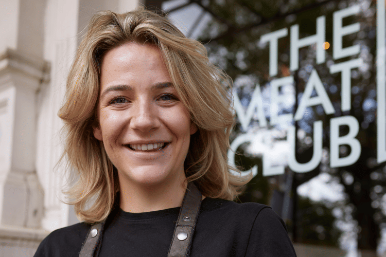 the-meat-club-anouk-vrouw-lachend