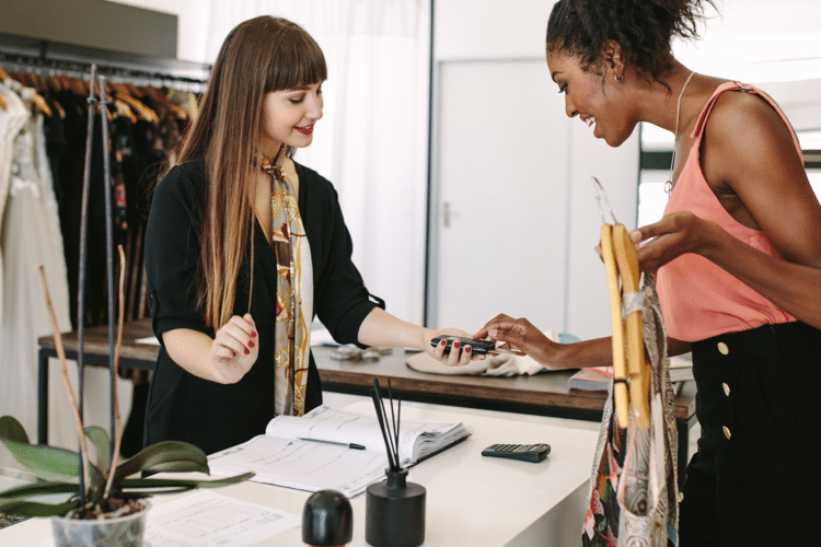 Twee-vrouwen-in-winkel-header