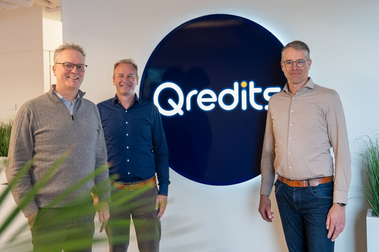 Directie van Qredits voor logo met witte achtergrond