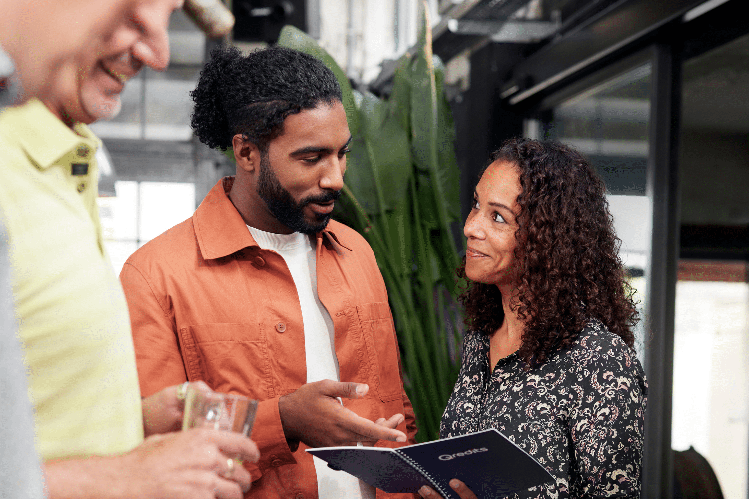 man en vrouw kijken elkaar aan na een training belastingen
