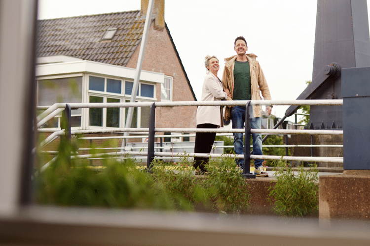 man en vrouw dromen van een pand dat ze willen financieren met behulp van qredits.