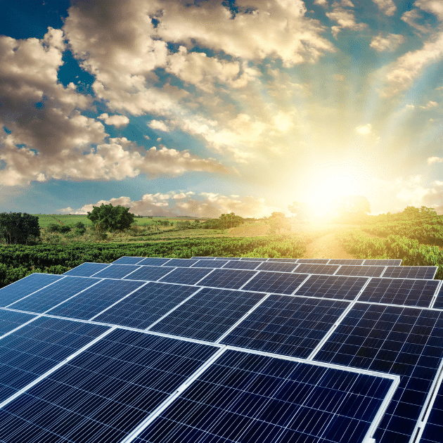 Zonnepanelen die buiten in de zon staan