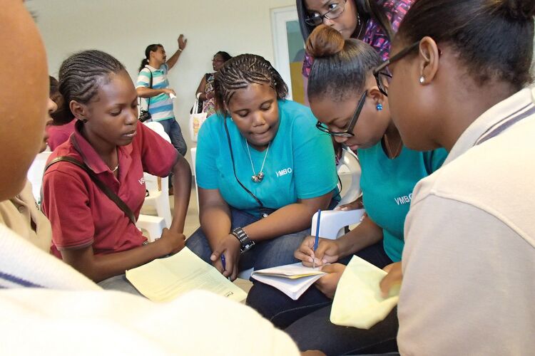 21-08-2015 Stimuleren ondernemerschap Bonaire3