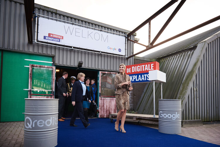 Bezoek-Hare-Majesteit-Koningin-Máxima-aan-Digitale-Werkplaats-buiten