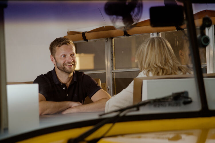 Man en vrouw praten
