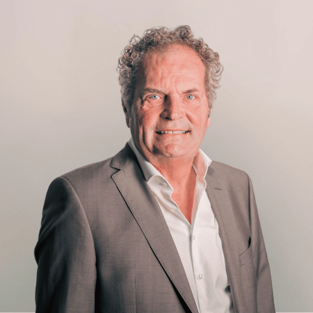 Eric Bouwmeester man in grijs jasje