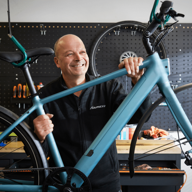 door een krediet van qredits heeft een man een fietsenzaak kunnen openen