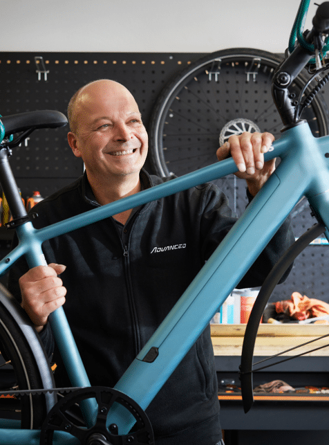 door een krediet van qredits heeft een man een fietsenzaak kunnen openen
