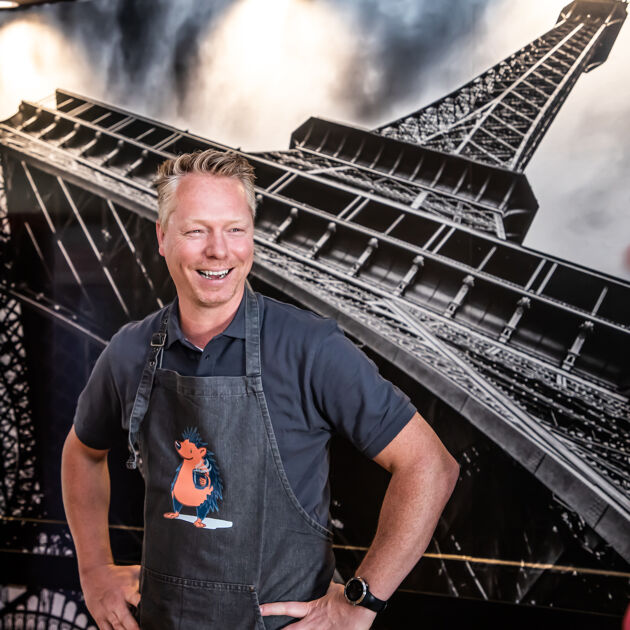 Marcel Heg, eigenaar van Hedgies Coffee voor de Eiffeltoren.
