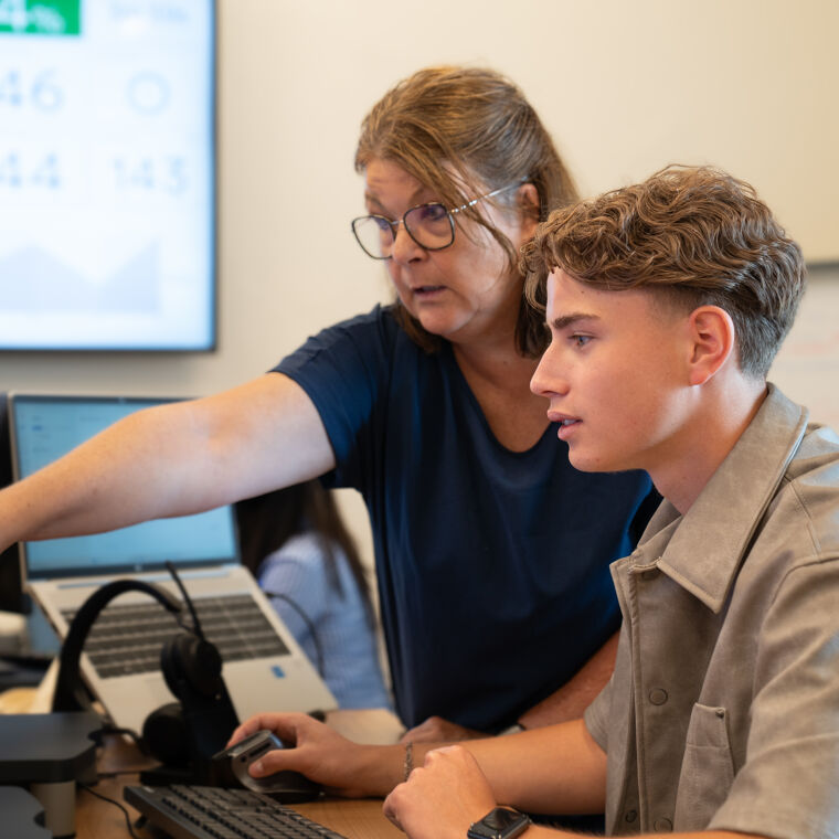 vrouw-man-computer-klantenservice-werk