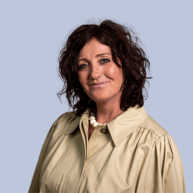 qredits-medewerker-in-panterprint-colbert