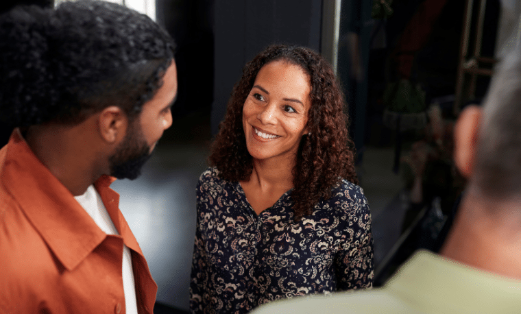 een vrouw snapt haar trainer eindelijk