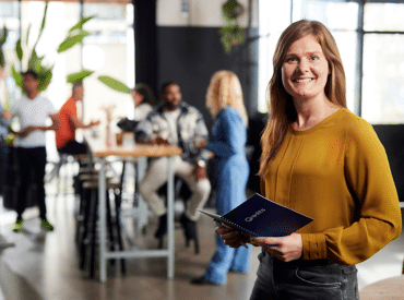 vrouw-lacht-tijdens-training-marketing (1)